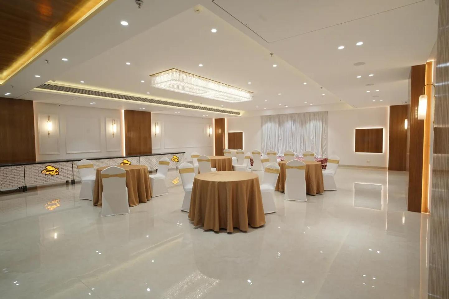 Hotel The Grand Murli Surat Zewnętrze zdjęcie