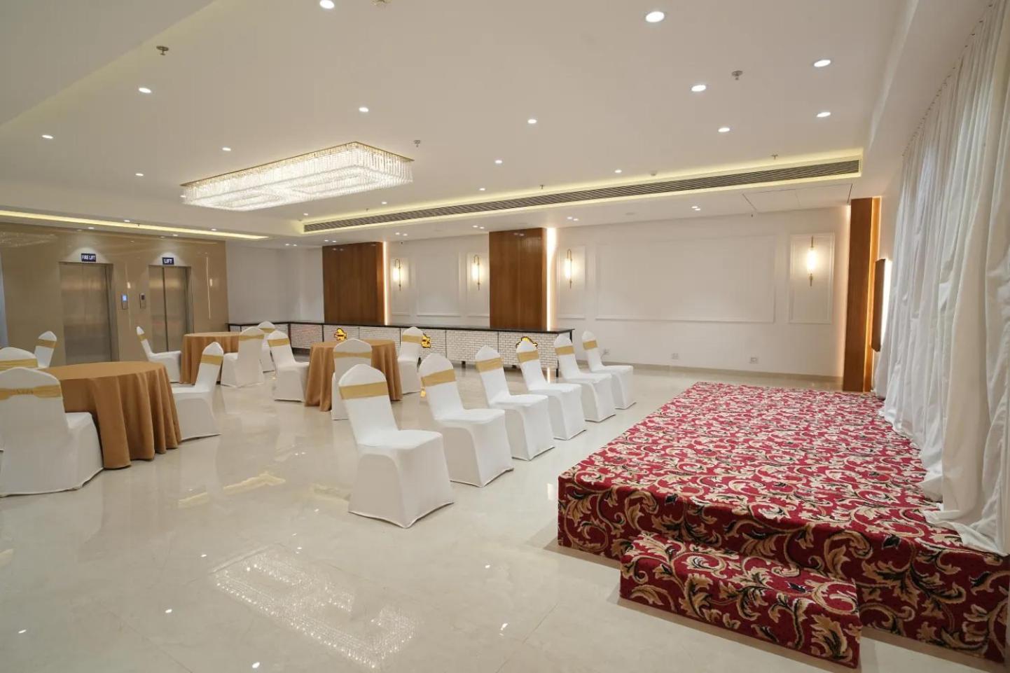 Hotel The Grand Murli Surat Zewnętrze zdjęcie