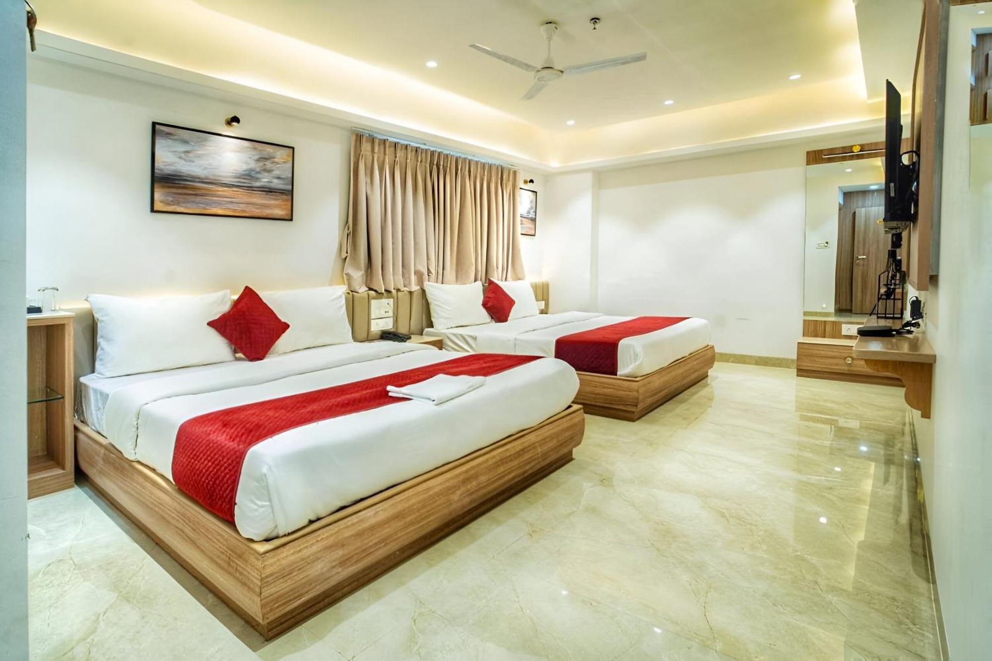 Hotel The Grand Murli Surat Zewnętrze zdjęcie